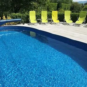 Dvur Stran & Wellness Guest house